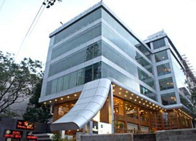 The Shelton Grand Hotel Bangalore Exterior photo